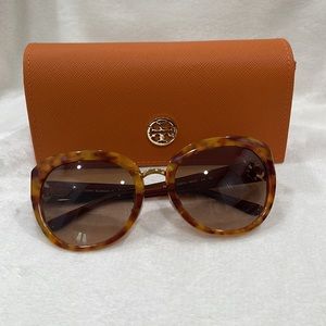 Tory Burch logo sunglasses. Orange/Brown